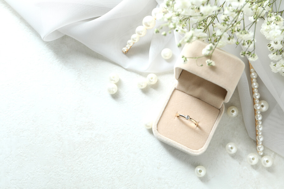 concept-wedding-accessories-with-wedding-ring-close-up