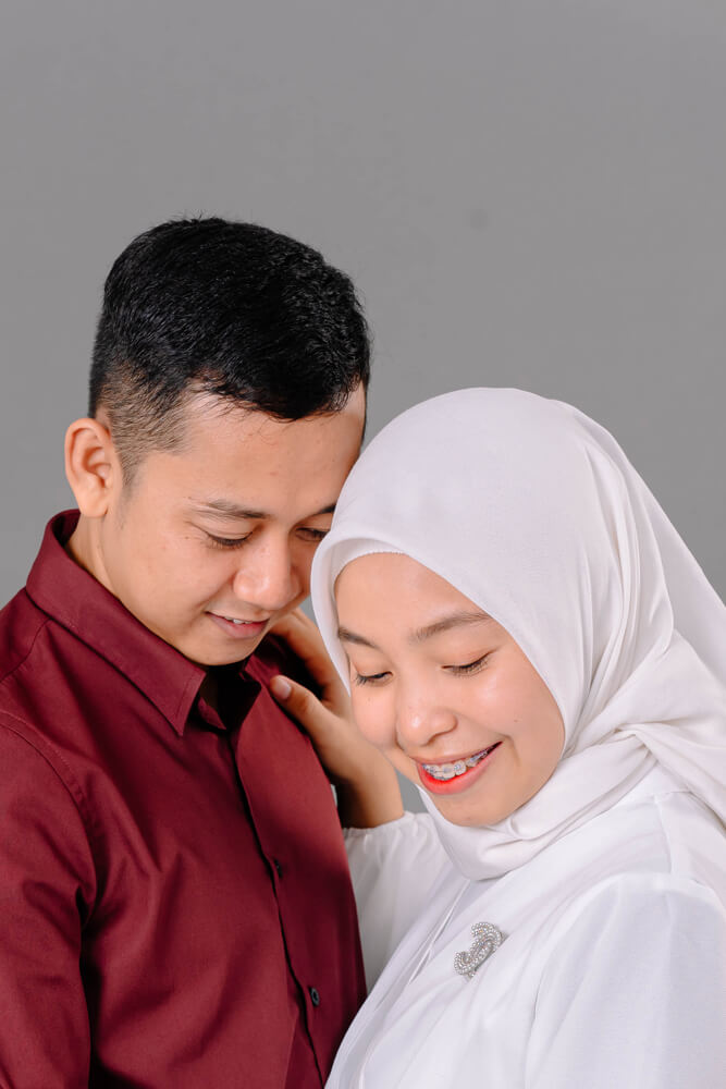 01. DSC07012 cover awal buka undangan (crop sampai tidak terlihat tangan berpegangan)