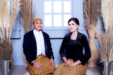 Desi S.M & Muftirandy S.Kom | mewa