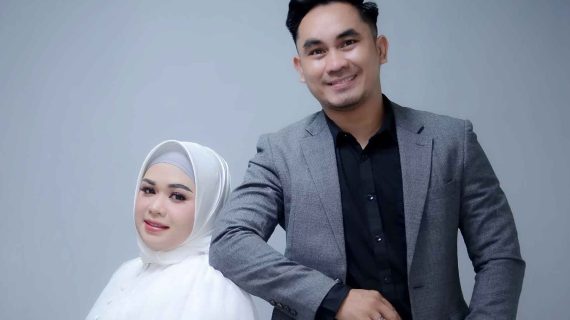 Vina & Vicky | Megan