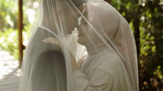 Ely & ARIS | Glamour