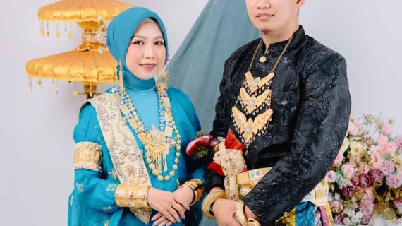 Hesti & Izhar Kate