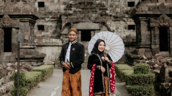 DINA ZAIN & YOGA | Glamour