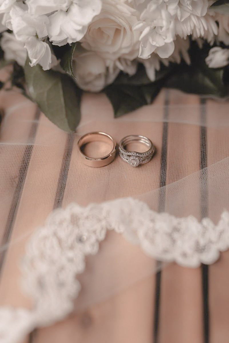 RuralMichiganIntimateWeddinginthefall_AlliFenwickPhotography